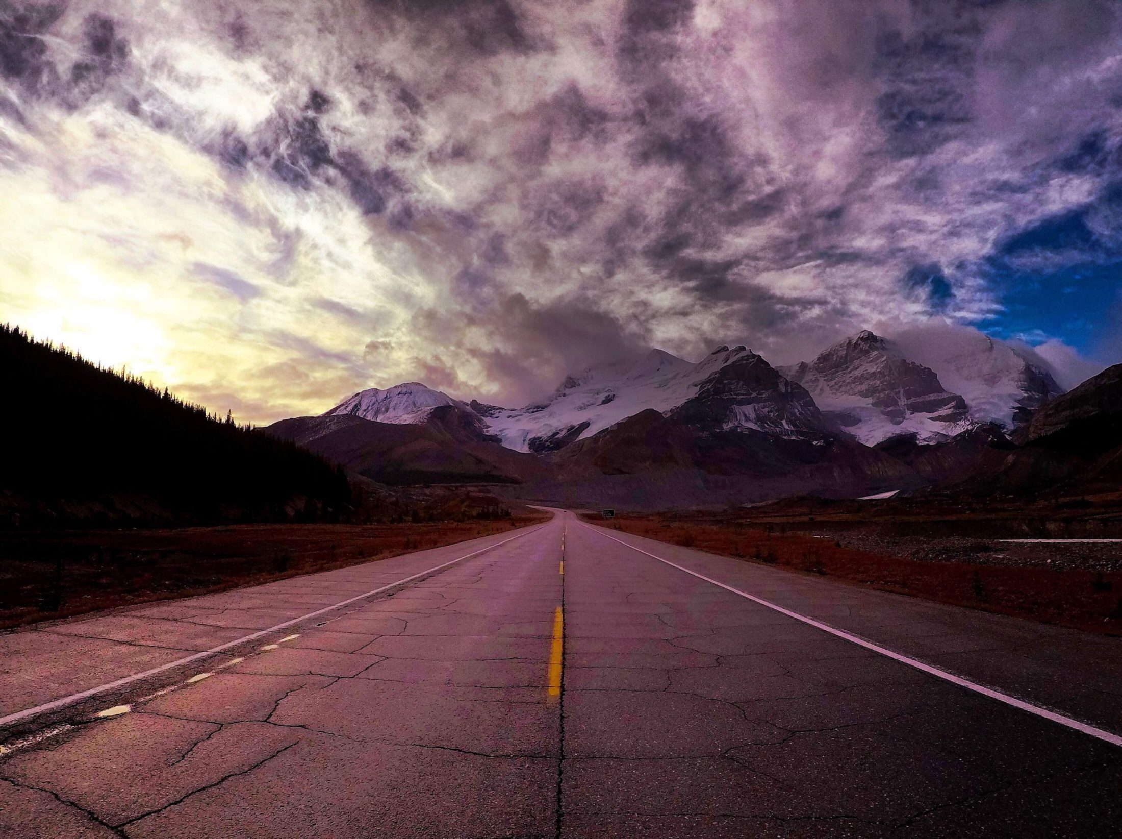 Driving on the Icefields Parkway from Jasper to Banff at sunset on a 7 day Banff itinerary