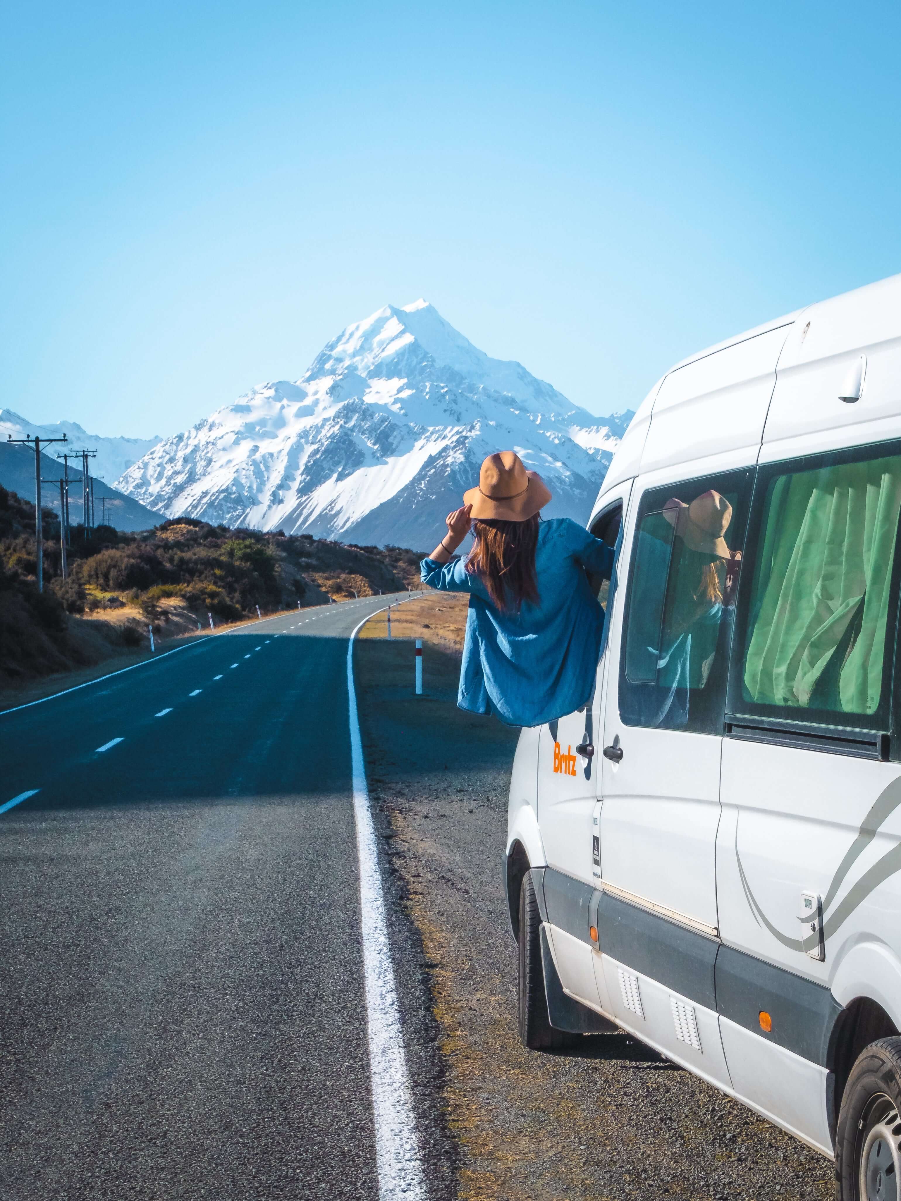 Bevæger sig forstørrelse glas 15+ Essential Tips for Campervan Rentals in New Zealand - The Adventures  Atlas