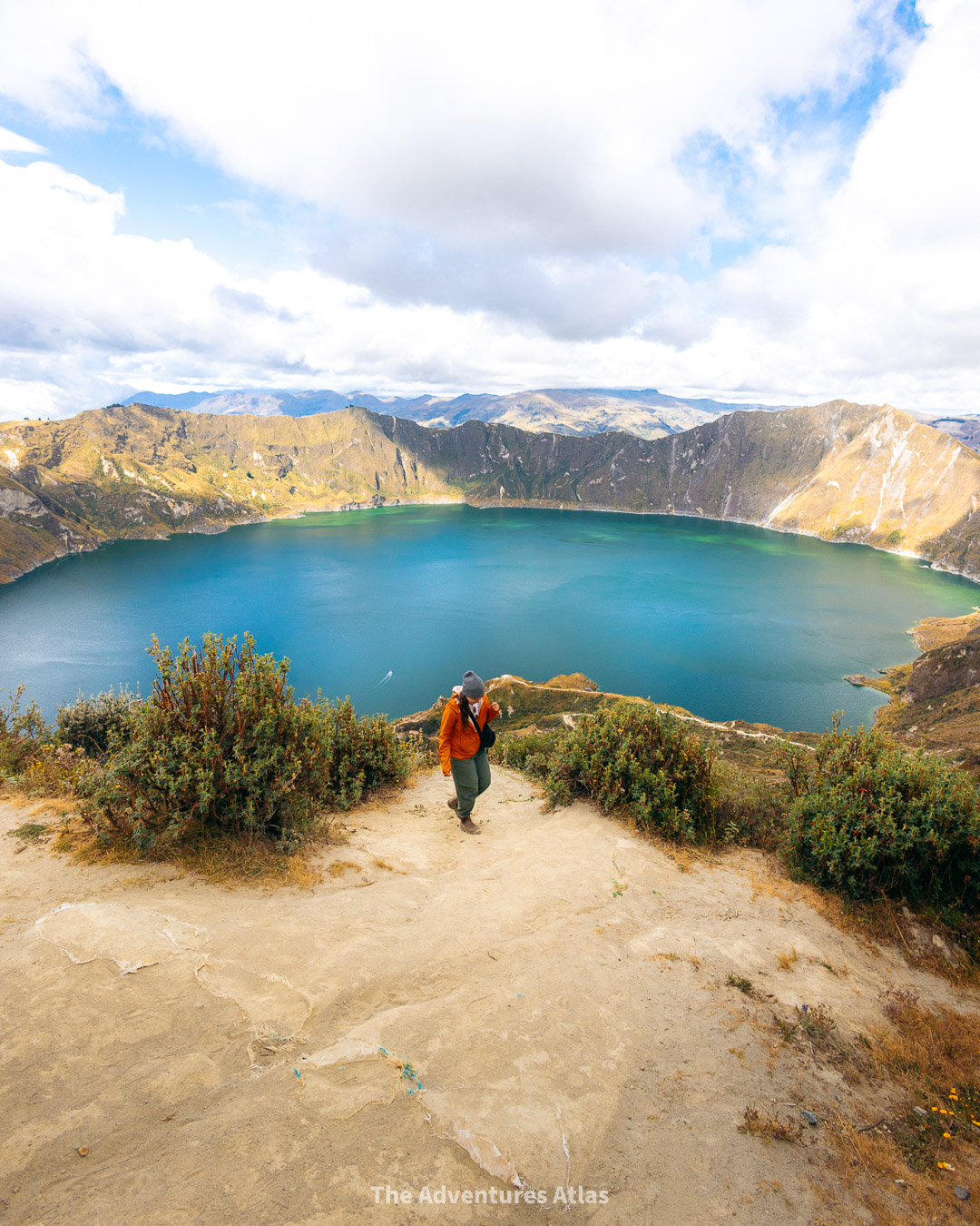 Lake Quilotoa hike at high altitude in Ecuador