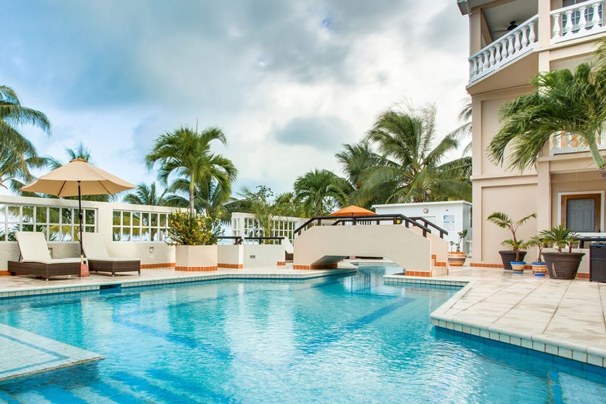 caye caulker belize iguana reef inn