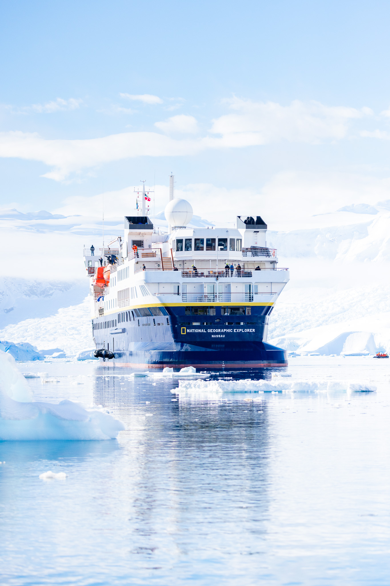 National-Geographic-Lindblad-Ship