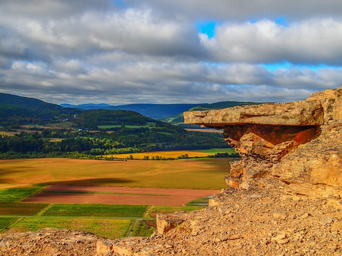 Vromans Nose Ledge overlooking the Schoharie Valley