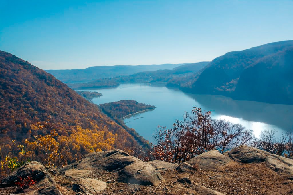 A view of the Hudson valley from Breakneck ridge lookout point